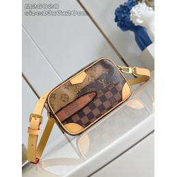 Trocadéro Wearable Wallet...