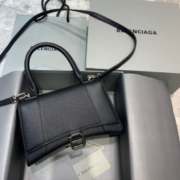 Hourglass Small Matte Black