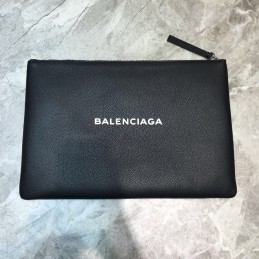 Clutch Black