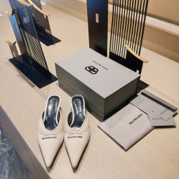 Slippers - White Knit