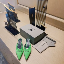 Slippers - Green Knit