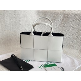 Arco Tote - White Maxi...