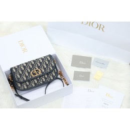 30 Montaigne Medium Bag...