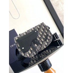 Saddle Medium Messenger Bag...