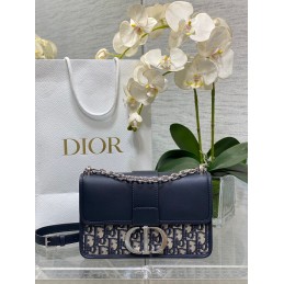 30 Montaigne Medium Bag...