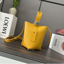 Pebble Mini Bucket Bag -...