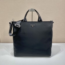 Maxi Tote - Black, Re-Nylon