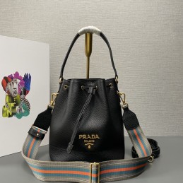 Medium Bucket Bag 21cm -...