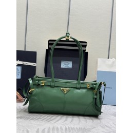 Medium Handbag - Green,...