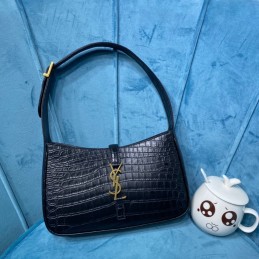 Le 5 à 7 Hobo Bag - Black,...