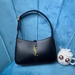 Le 5 à 7 Hobo Bag - Black,...