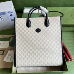 GG Supreme Medium Tote Bag...
