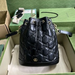 GG Matelasse Bucket Bag...