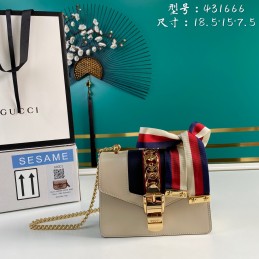 Sylvie Mini Chain Bag -...