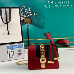 Sylvie Mini Chain Bag -...