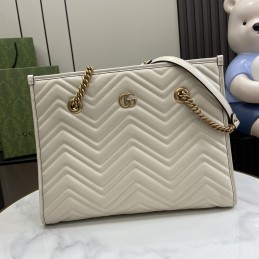 GG Marmont Medium Tote Bag...