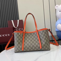 GG Emblem Medium Tote Bag -...