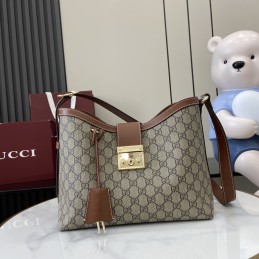 Padlock Medium Shoulder Bag...