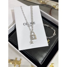 Padlock Pendant Necklace...