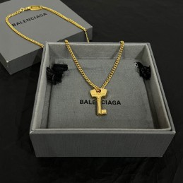 Key Pendant Necklace Gold