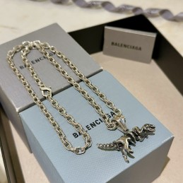 Dinosaur Pendant Necklace...