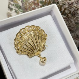 Seashell Pearl Brooch