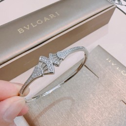 Fan Motif Pave Bangle Silver