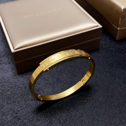 Engraved Bangle Yellow Gold
