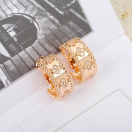 Perlée Clovers Rose Gold...