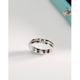 T Wire White Gold Diamond Ring
