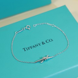 Sterling Silver Knot Chain...