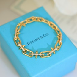 18k Yellow Gold Titan Spike...