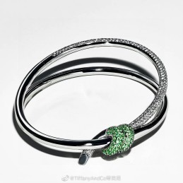 18k White Gold Knot...