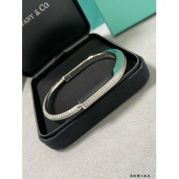 18k White Gold Lock...