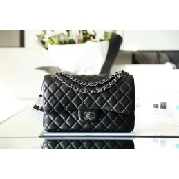 Classic Flap Jumbo Lambskin...