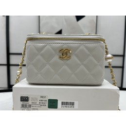 Pearl Chain Vanity Case White