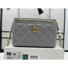 Pearl Chain Vanity Case Grey
