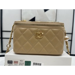 Pearl Chain Vanity Case Beige