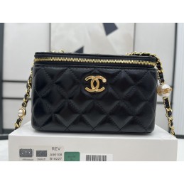 Pearl Chain Vanity Case Black