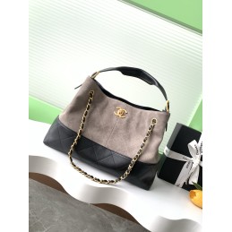 Two-Tone Hobo Tote Grande...