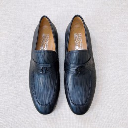 Vitello Ribbed Leather Logo...