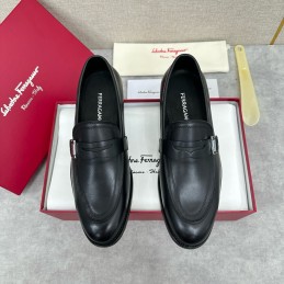 Vitello Leather Gancini...