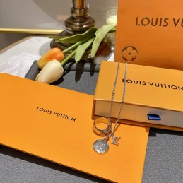 Necklace Gold Metal with...