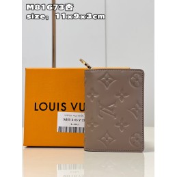 Lou Coussin Wallet Taupe...