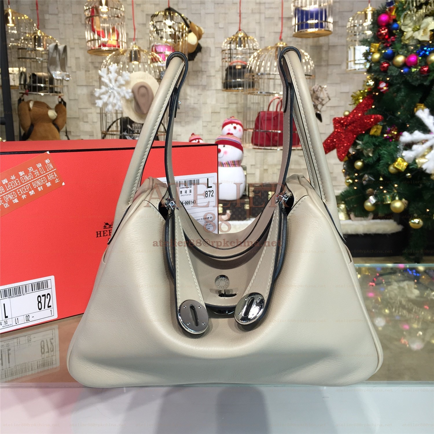 Beige Lindy 26 Bag