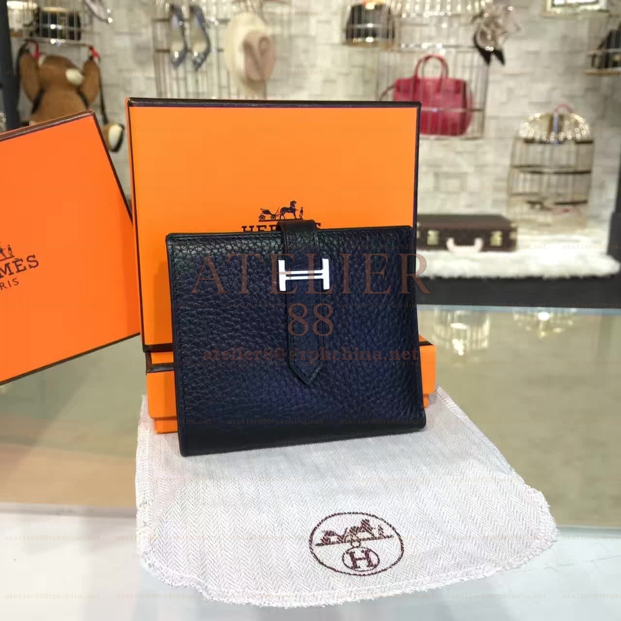 Black Pebbled Bearn Wallet Silver H Hardware