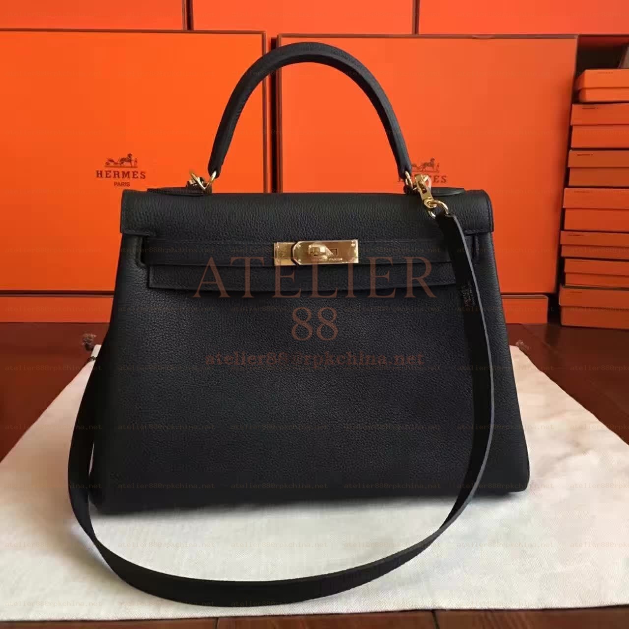 Black Kelly 28 Smooth Leather Gold Hardware Bag