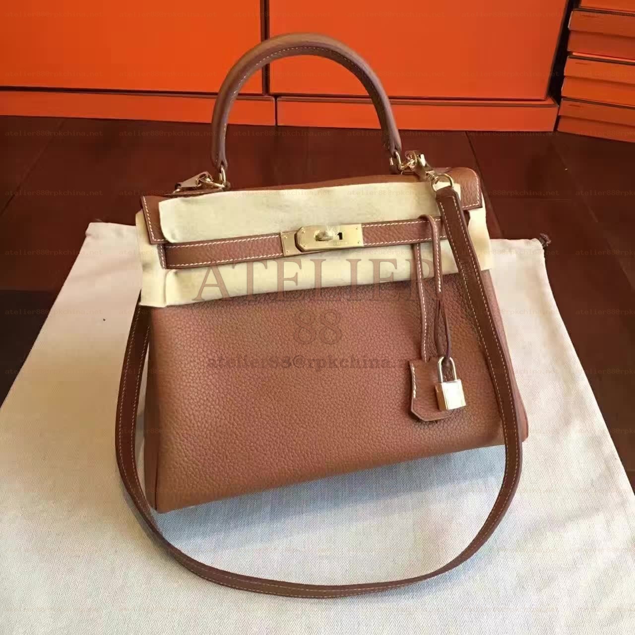 Tan Beige Kelly 28 Gold Hardware Bag