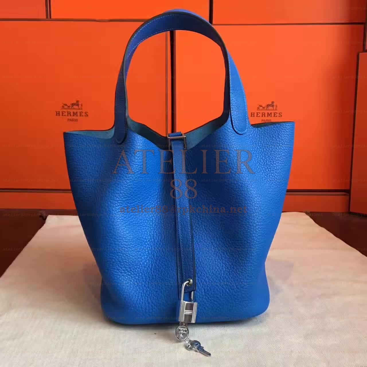 Royal Blue Picotin Lock 22 Smooth Leather Bag