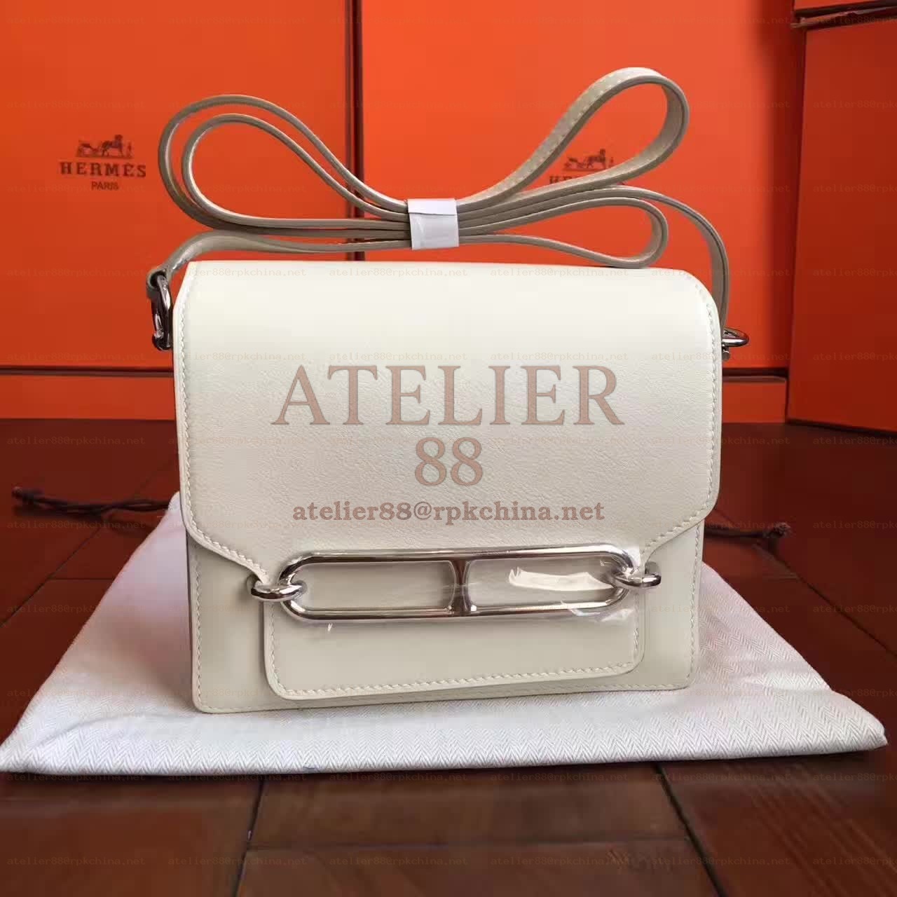 White Roulis 18 Smooth Leather Bag